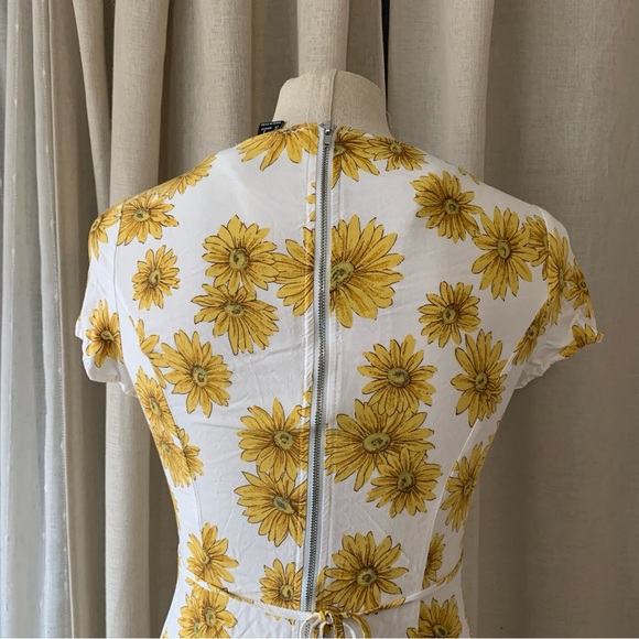 FOREVER 21 SUNFLOWER WHITE AND YELLOW MINI DRESS S - Picture 11 of 12